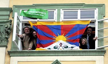 20080328120037-vlajka-tibet.jpg